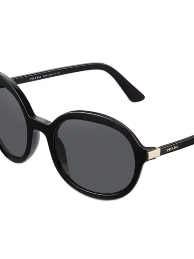 Shop Prada Runde Sonnenbrille In Black