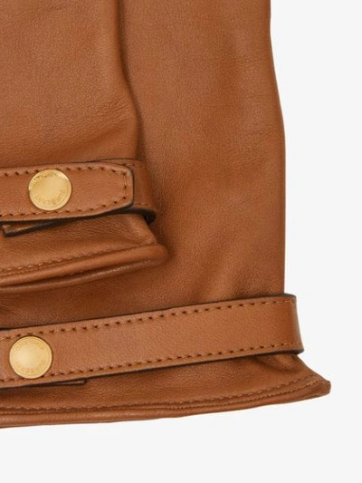 Shop Burberry Handschuhe Aus Lammleder In Brown