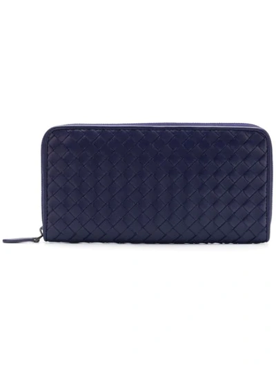 Shop Bottega Veneta Intrecciato Zipped Wallet - Blue