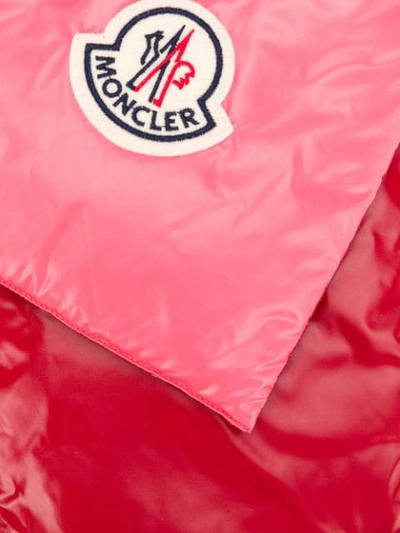 Shop Moncler Gesteppter Schal In Pink