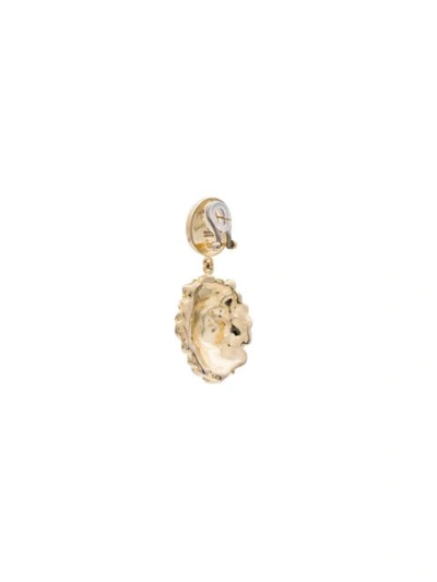 GUCCI GOLD TONE LION HEAD EARRINGS - 金色