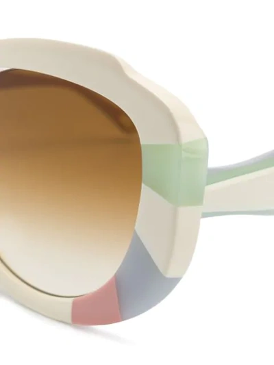 Shop Chloé Sonnenbrille Mit Cat-eye-gestell In Neutrals