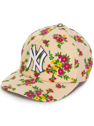 Shop Gucci Ny Yankees Floral Cap In Neutrals