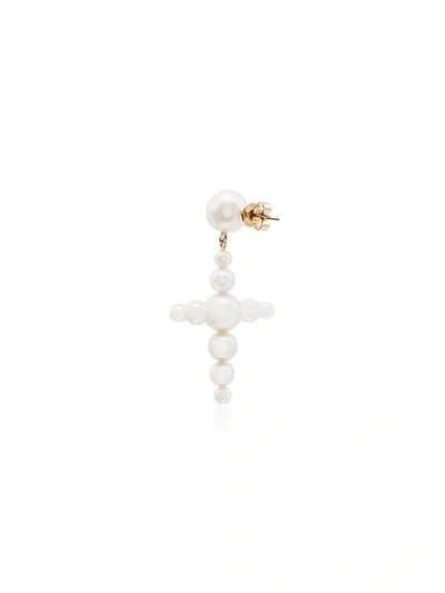 Shop Sophie Bille Brahe 14kt Gold Fellini Pearl Cross Earring In White