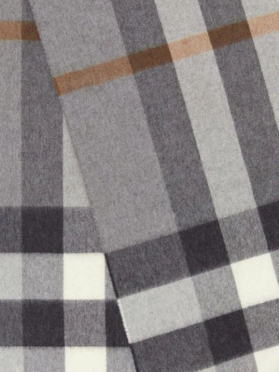 BURBERRY 格纹围巾 - 灰色