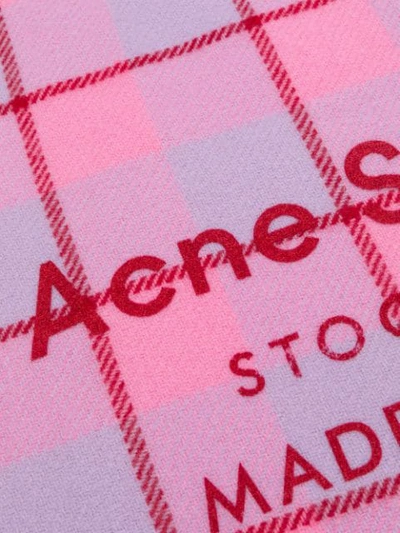 Shop Acne Studios Schal Mit Karomuster In Pink