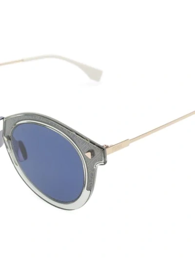 Shop Fendi Logo Motif Sunglasses In Grau