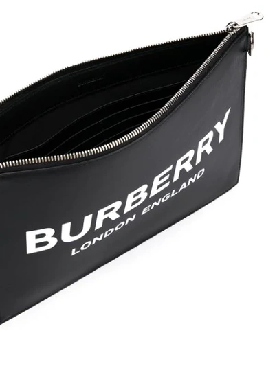 BURBERRY LOGO STAMP CLUTCH BAG - 黑色