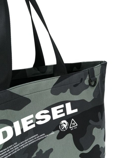 Shop Diesel Reisetasche Mit Camouflage-print In Green