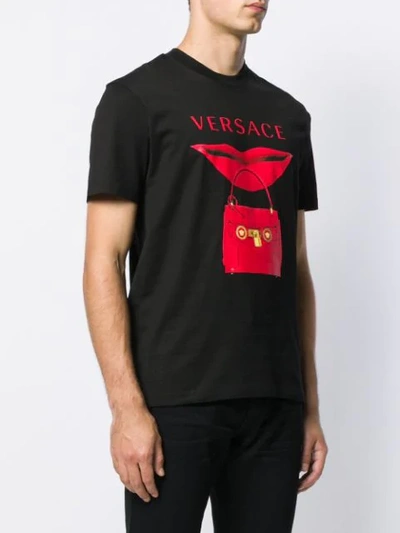 Shop Versace T-shirt Mit Logo-print In Black