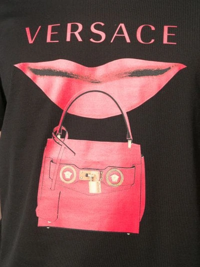 Shop Versace T-shirt Mit Logo-print In Black