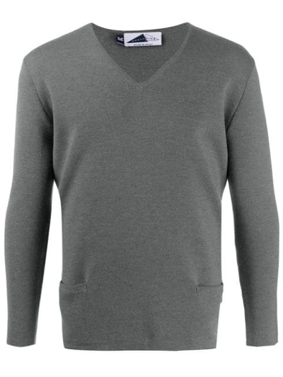 Shop Anglozine 'victory' Pullover Mit V-ausschnitt In Grey