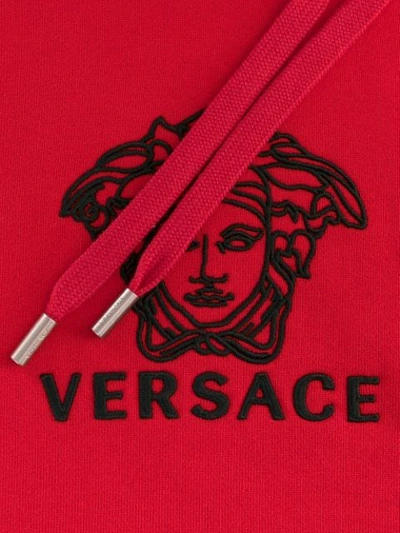 Shop Versace Kapuzenpullover Mit Logo-stickerei In A041 Red