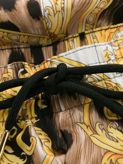 VERSACE BAROCCO LEOPARD PRINTED SWIM SHORTS - 黑色