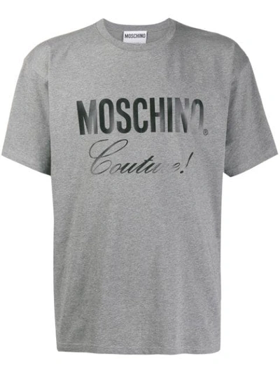 Shop Moschino T-shirt Mit Logo In 灰色