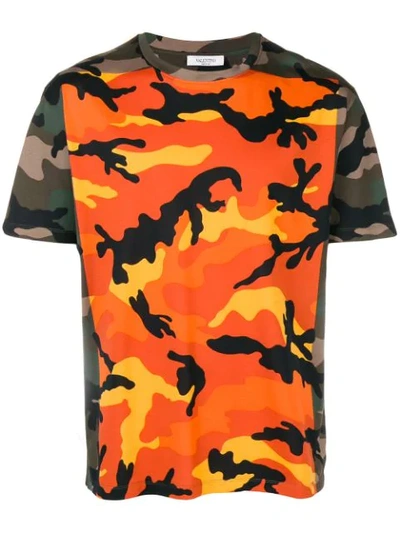 Shop Valentino T-shirt Mit Camouflage-print In Multicolour