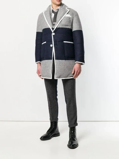 Shop Thom Browne Zweifarbiger Mantel In 055 Light Grey