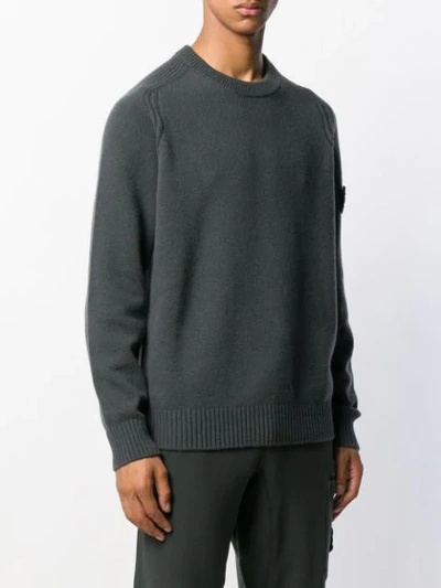 STONE ISLAND LOGO PATCH KNITTED SWEATER - 灰色