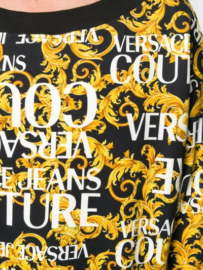 VERSACE JEANS BAROQUE LOGO-PRINT SWEATSHIRT - 大地色