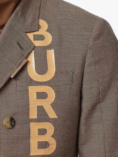 Shop Burberry Sakko Mit Logo-print In Beige