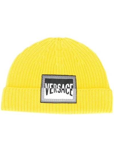 Shop Versace Beanie Mit Logo-patch In Yellow