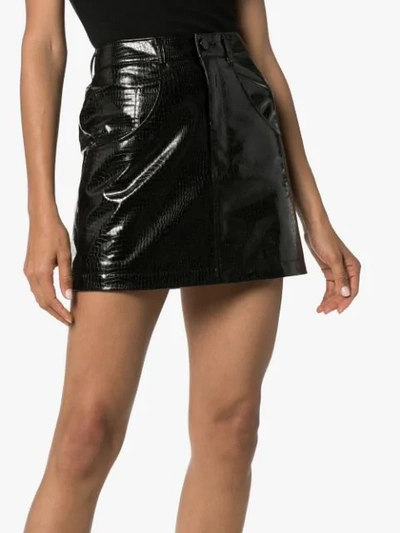 WE11DONE PYTHON-EFFECT FAUX LEATHER MINI SKIRT - 黑色