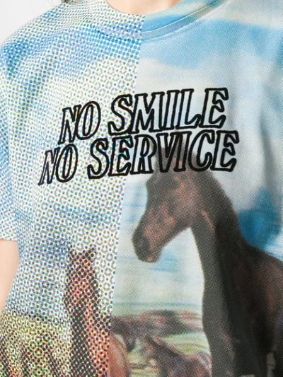 NO SMILE NO SERVICE DIGITAL HORSE印花T恤