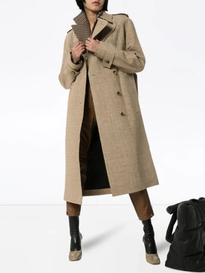 Shop Bottega Veneta Doppelreihiger Trenchcoat In Neutrals