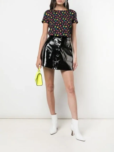 Shop Alice And Olivia Rylyn Stace Print T-shirt In Black