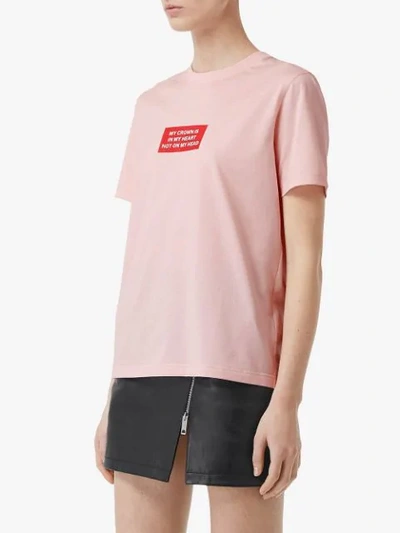 Shop Burberry T-shirt Mit Print In Pale Pink