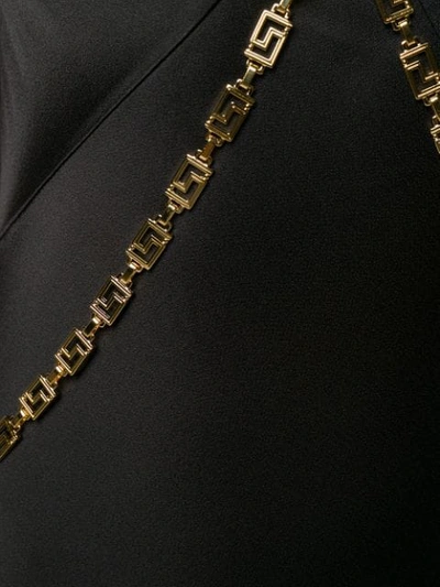 Shop Versace Abendkleid Mit Ketten In Black