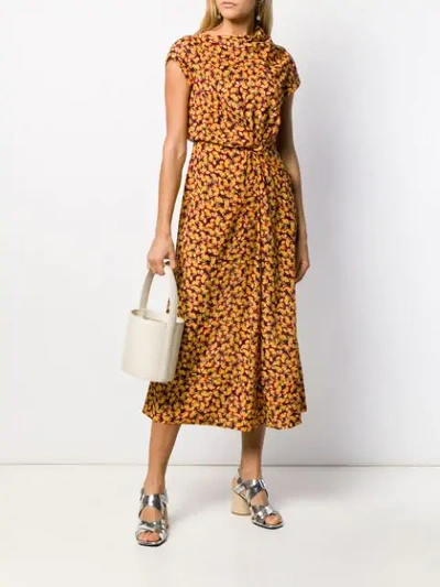 Shop Saloni Kleid Mit Abstraktem Print In Yellow