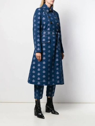 Shop Chloé Printed Emblem Trench In Blue