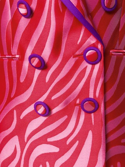 Shop Sara Battaglia Jacquard-blazer Mit Zebramuster In 057 Pink/red