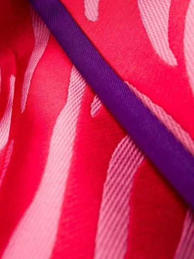 Shop Sara Battaglia Jacquard-blazer Mit Zebramuster In 057 Pink/red