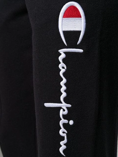 Shop Champion Jogginghose Mit Logo-streifen In Black