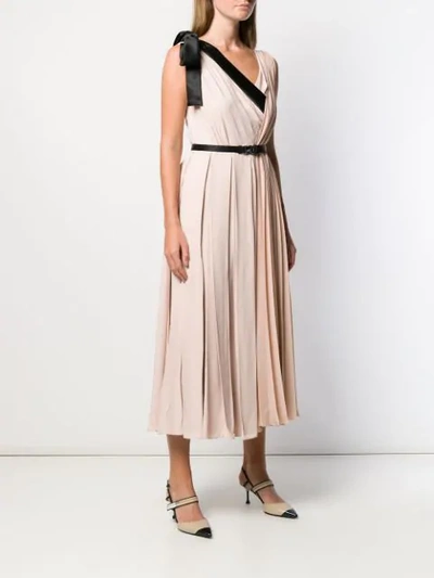 Shop Prada Faltenkleid Mit Kontrastdetails In Pink