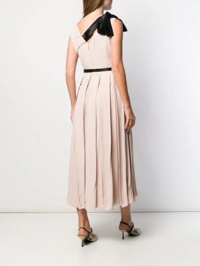 Shop Prada Faltenkleid Mit Kontrastdetails In Pink