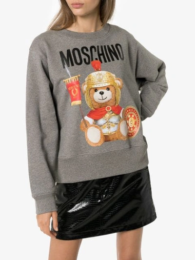 Shop Moschino Sweatshirt Mit Römer-teddy In 2507 Grey