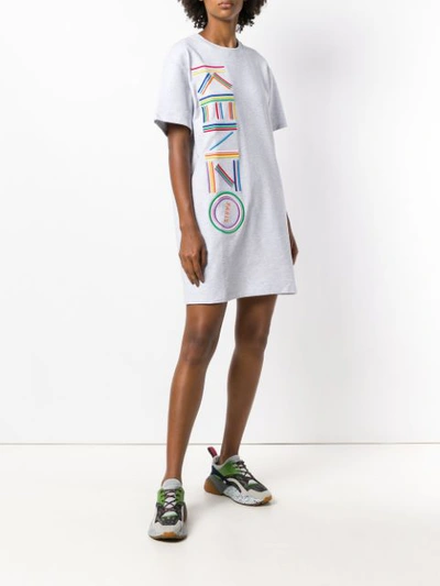 Shop Kenzo T-shirt-kleid Mit Logo-stickerei - Grau In Grey