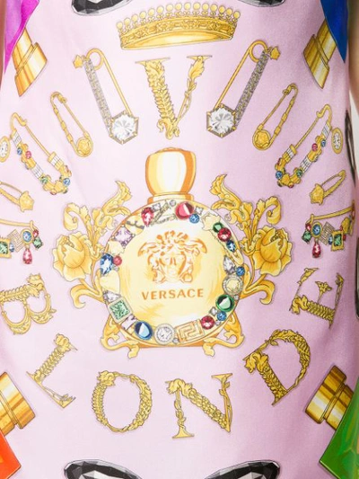 Shop Versace Kleid Mit "blonde"-print In Pink