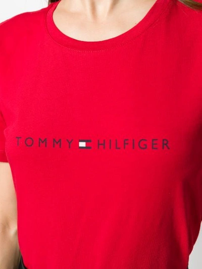 Shop Tommy Hilfiger T-shirt Mit Logo-print In Red