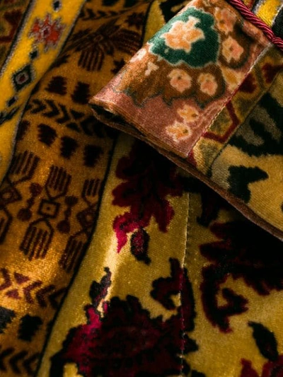 CARPET PATTERN BELTED COAT