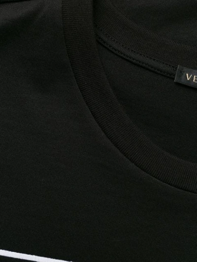 Shop Versace T-shirt Mit Logo In A1008 Nero