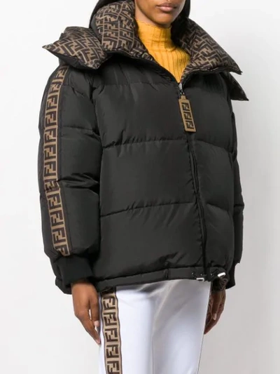 FENDI FF LOGO PUFFER JACKET - 黑色