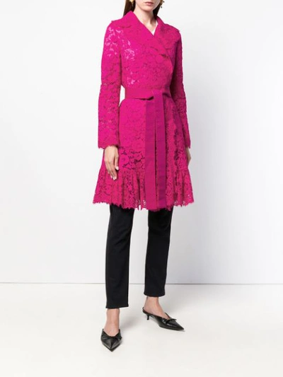 Shop Dolce & Gabbana Spitzenmantel Mit Gürtel In Pink