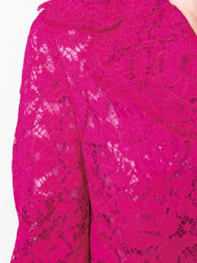 Shop Dolce & Gabbana Spitzenmantel Mit Gürtel In Pink