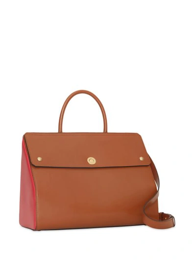 Shop Burberry Mittelgrosse 'elizabeth' Handtasche In Malt Brown