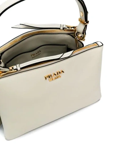 Shop Prada Handtasche Mit Logo-schild In White