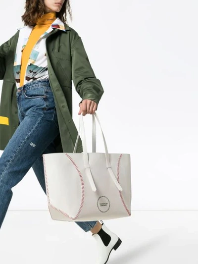 CALVIN KLEIN 205W39NYC WHITE CATCH BASEBALL GLASS LEATHER TOTE - 白色